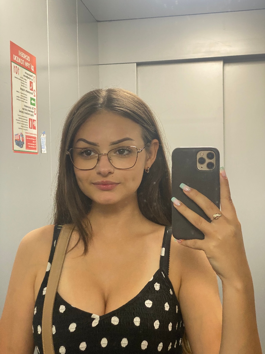 Sexy model Stacy in Tirana